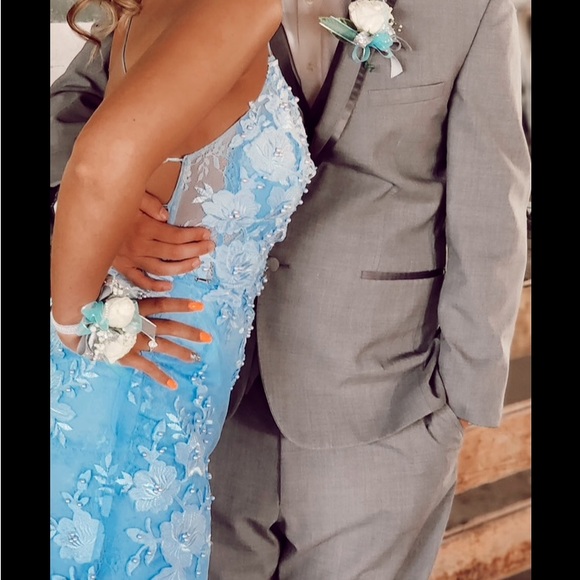 periwinkle formal dress. with detachable back. size 6 fits more like a 4. - Picture 3 of 9